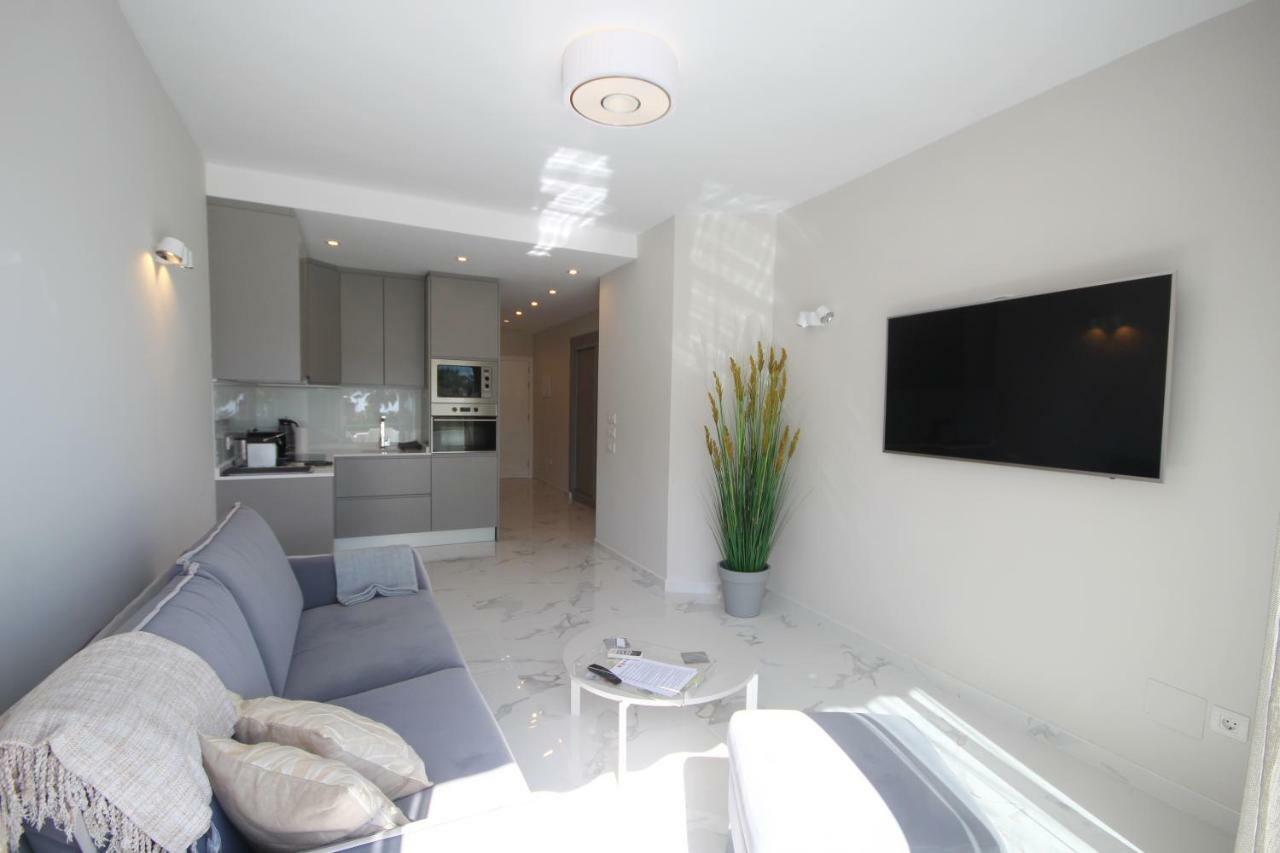 Luxury Apartments In First Beach Line With Pool 아데제 외부 사진