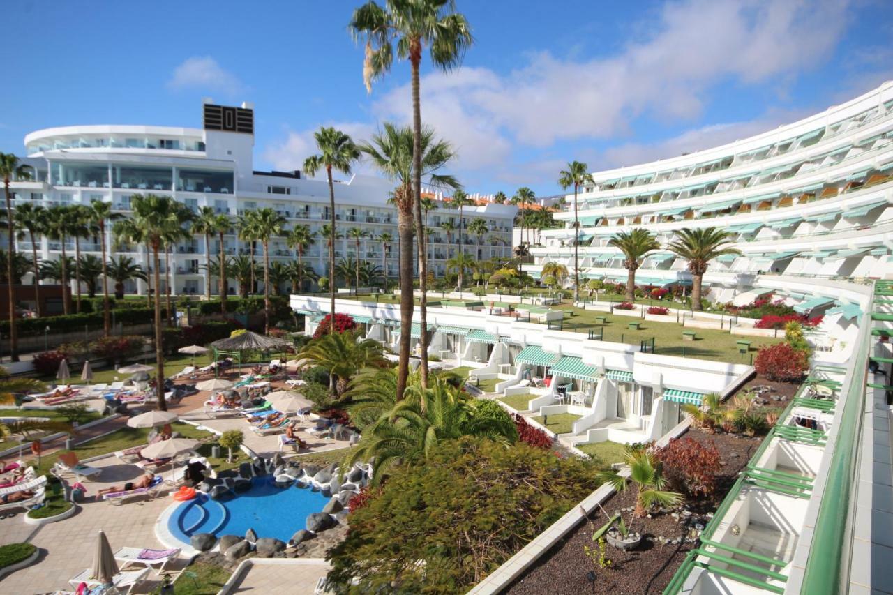 Luxury Apartments In First Beach Line With Pool 아데제 외부 사진