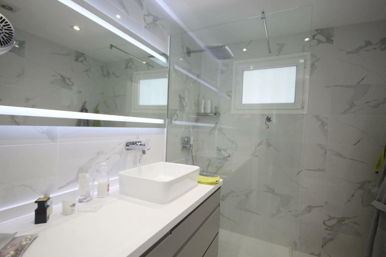 Luxury Apartments In First Beach Line With Pool 아데제 외부 사진