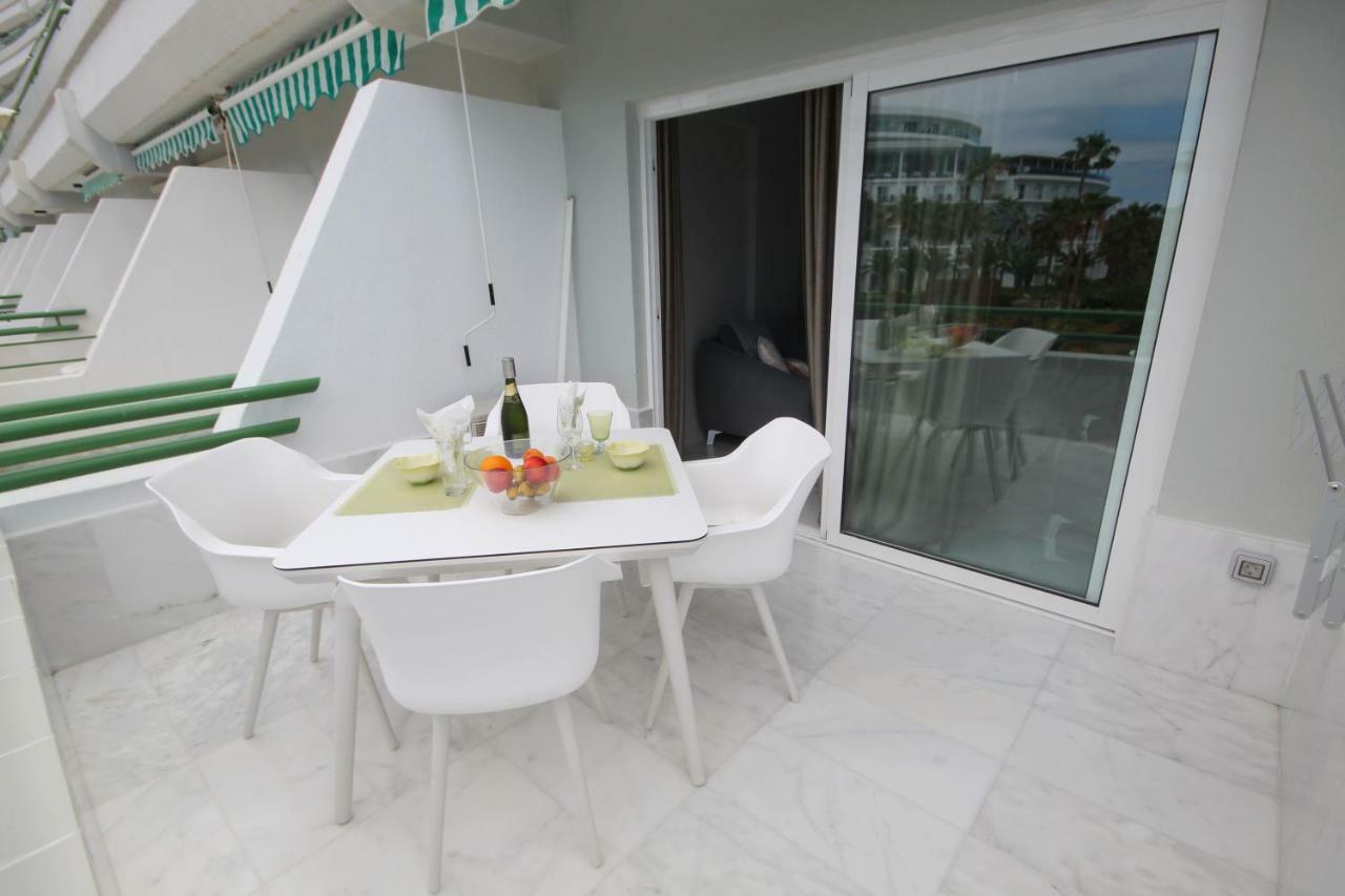 Luxury Apartments In First Beach Line With Pool 아데제 외부 사진